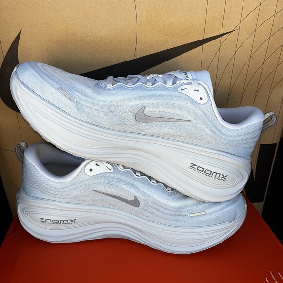 NEW Nike Vomero Plus Football Grey HV8150 004 Men’s Size 8.5 main image 4